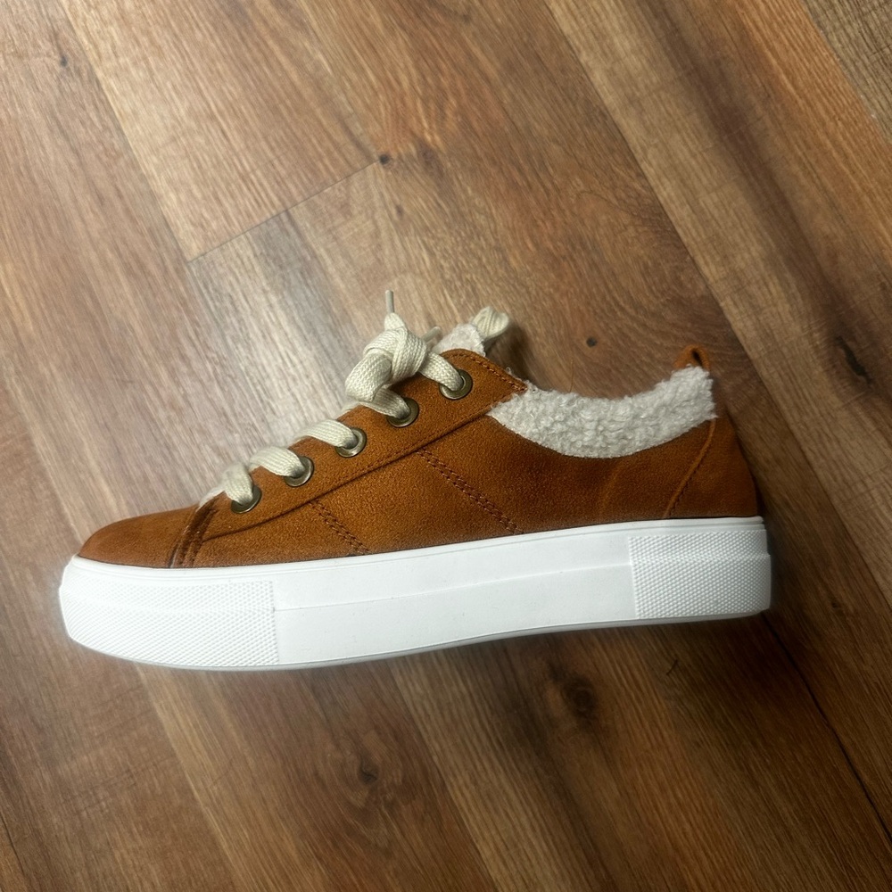 Suede and Fur-lined Women's Sneakers